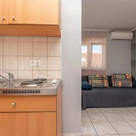 アパート Stunning In ビオグラード・ナ・モル